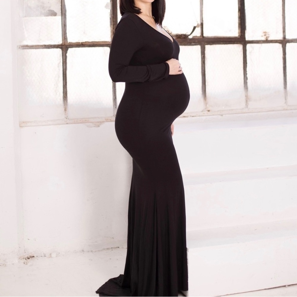Maternity photoshoot dress.